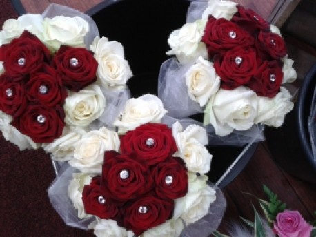 bridemaids cluster bouquets